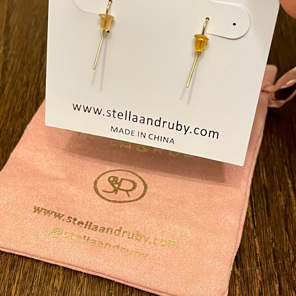 Stella and Ruby Pearl with gold hook earrings (New) - Picture 2 of 3